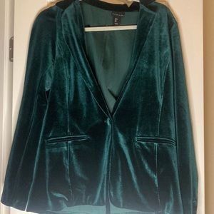 Like New Emerald Green velvet Tahari Blazer